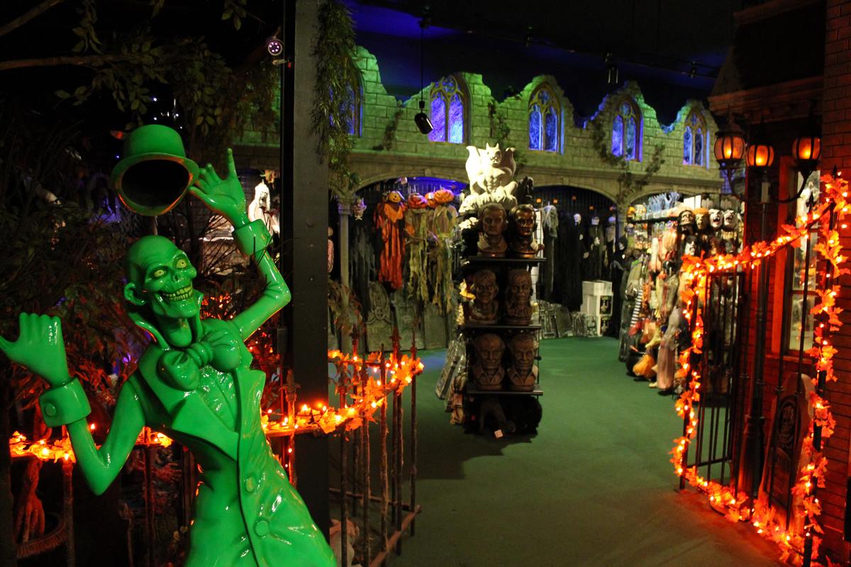 Halloweentown Store 